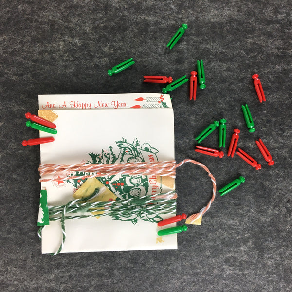 Christmas card mini clothespins and clothesline - 1960s vintage - NextStage Vintage